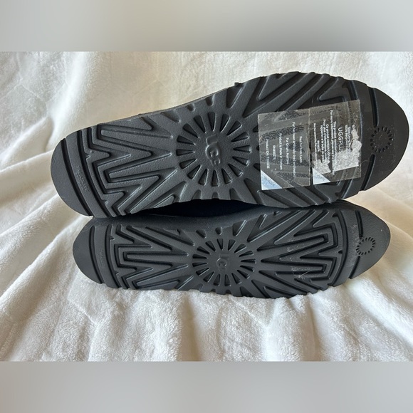 UGG women’s “Cory II” boot, size 8; BNWT! - Picture 4 of 5